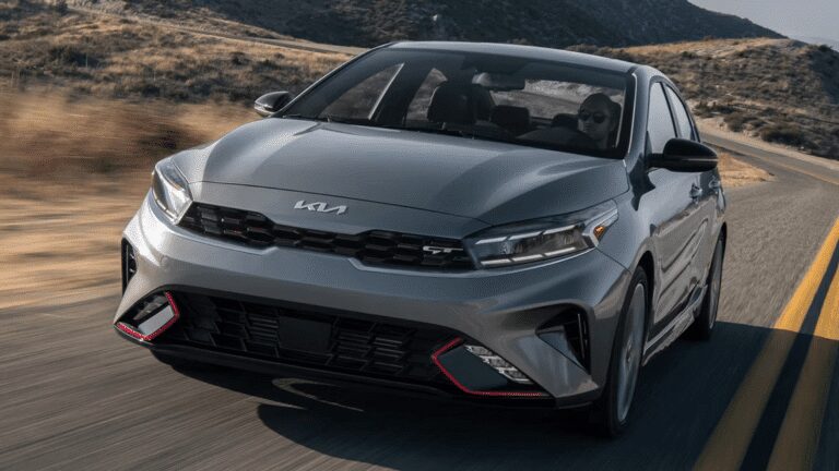 Kia Forte GT 2024 — компактный седан