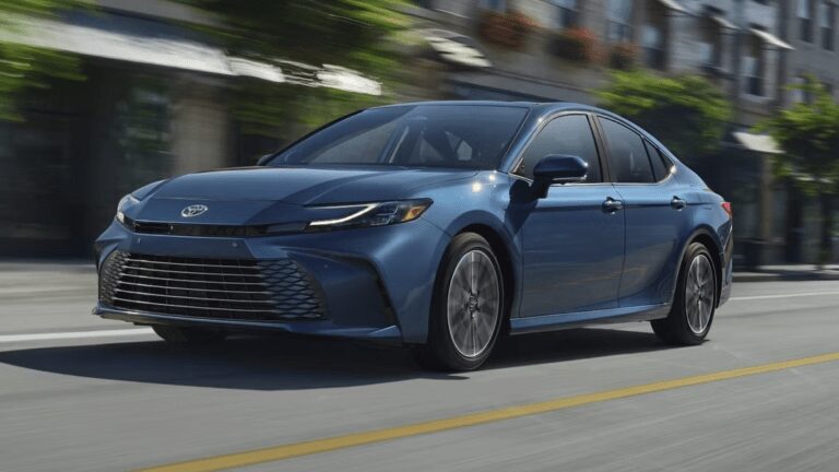 Toyota Camry 2025