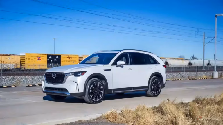 Mazda CX-90 PHEV 2024 года выпуска